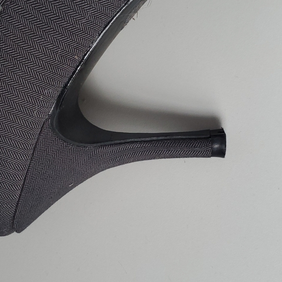 Ann Marino Ruffled Heels - Picture 7 of 8